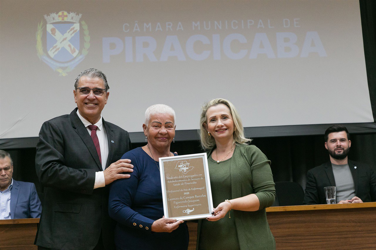 Dedicação dos profissionais da enfermagem foi lembrada durante a solenidade