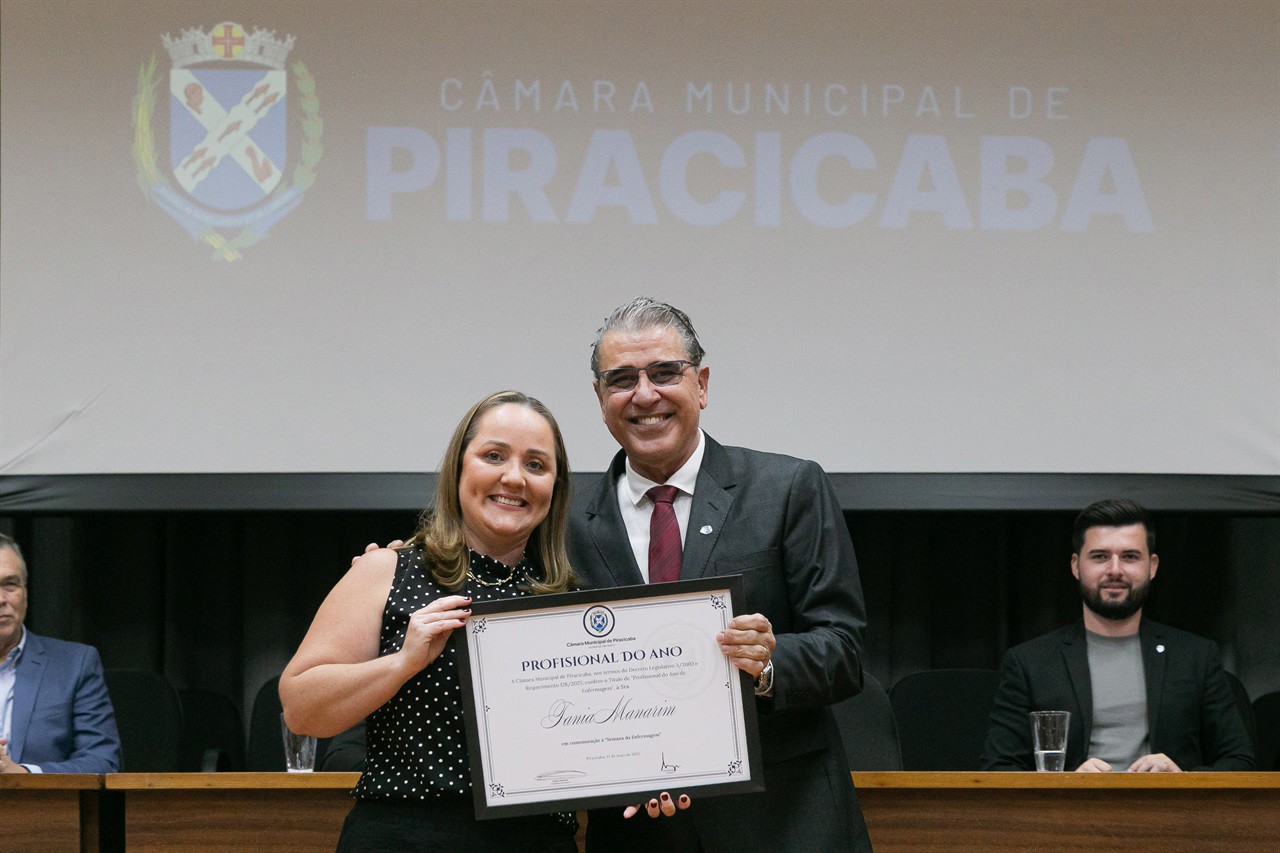 Dedicação dos profissionais da enfermagem foi lembrada durante a solenidade