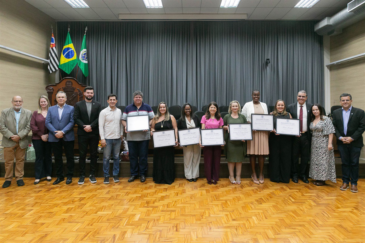 Dedicação dos profissionais da enfermagem foi lembrada durante a solenidade