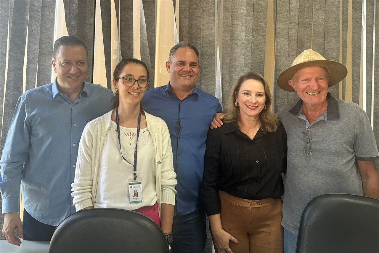 Reunião aconteceu na secretaria municipal de Saúde, na manhã desta terça-feira (20)