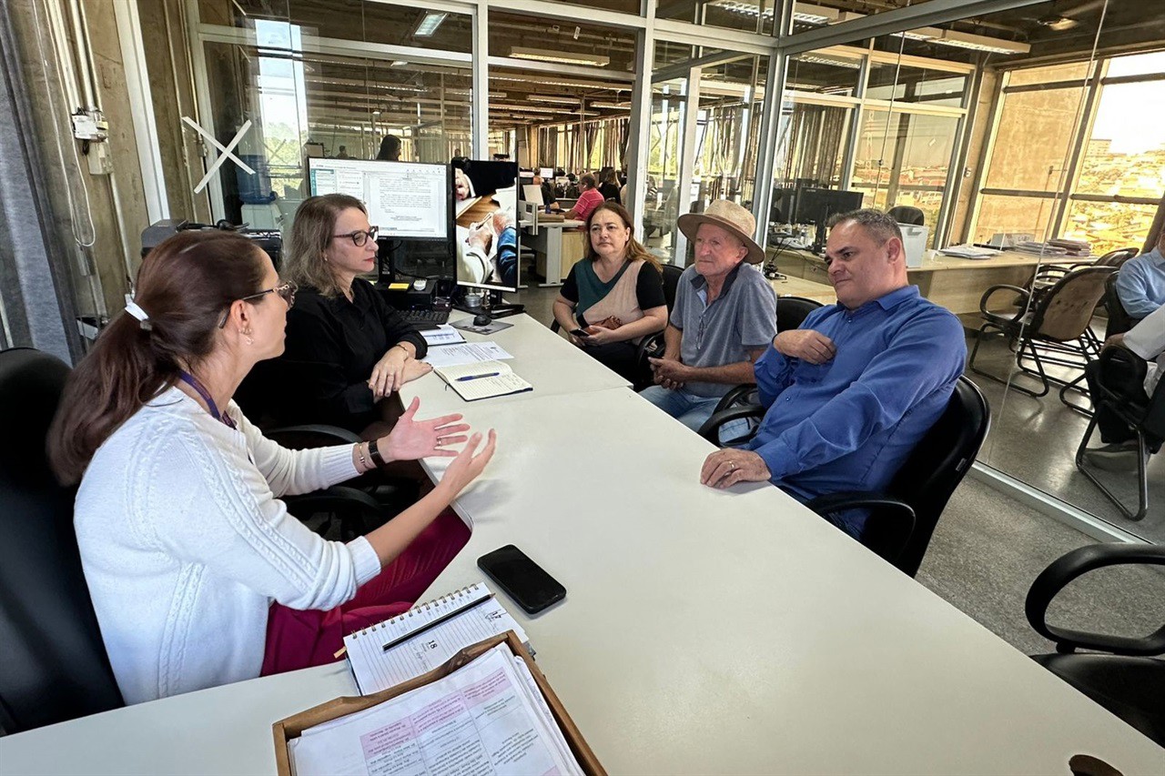 Reunião aconteceu na secretaria municipal de Saúde, na manhã desta terça-feira (20)