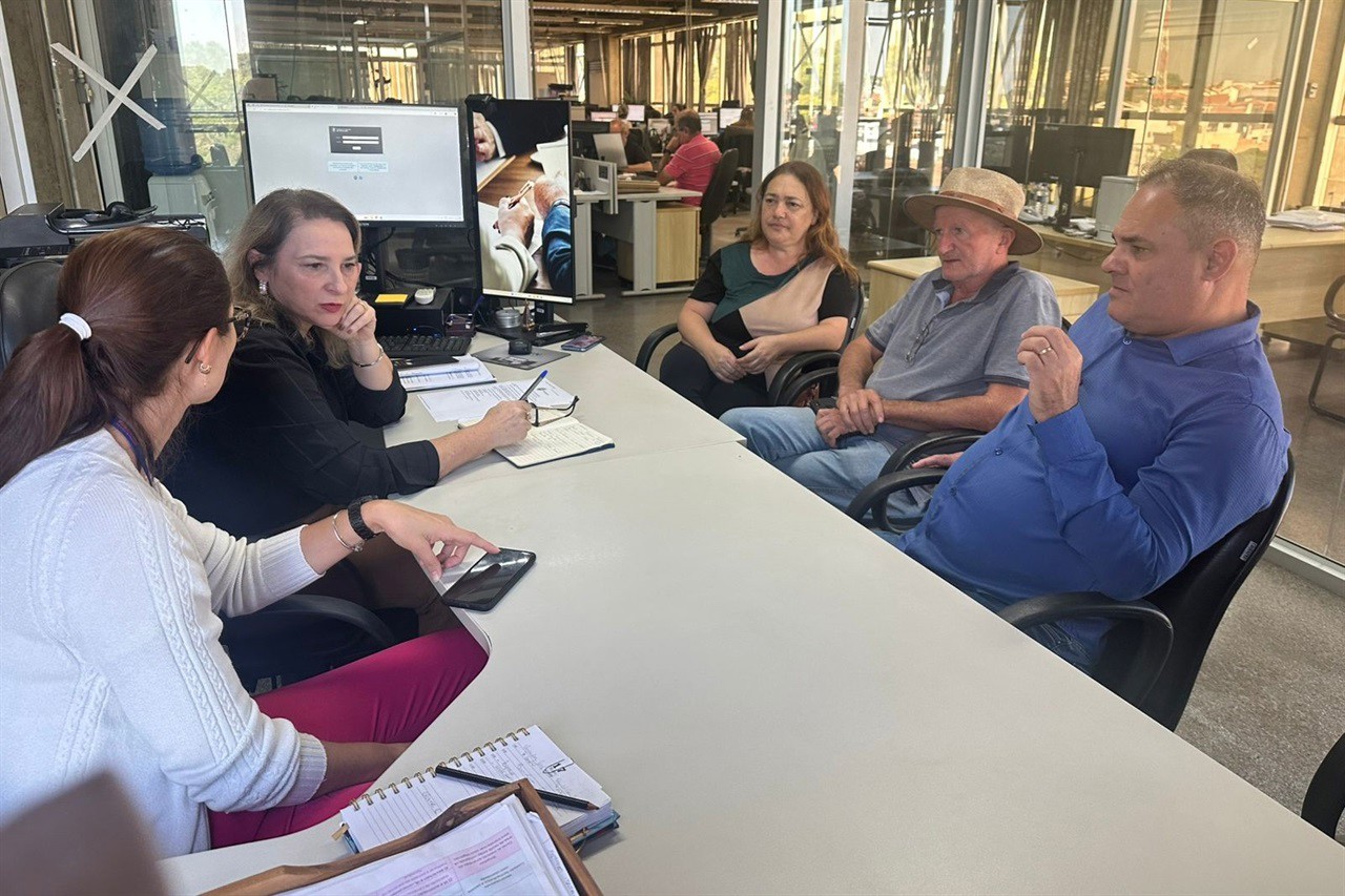 Reunião aconteceu na secretaria municipal de Saúde, na manhã desta terça-feira (20)