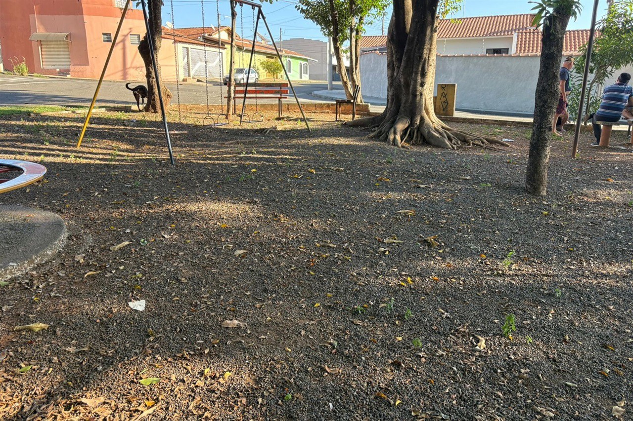 Vereador defende melhorias na praça “Irmãos Alcântara”, na Vila Industrial