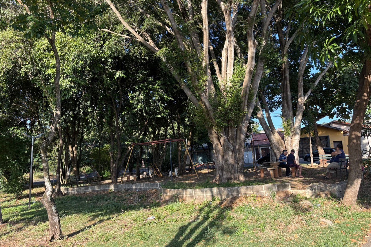 Vereador defende melhorias na praça “Irmãos Alcântara”, na Vila Industrial