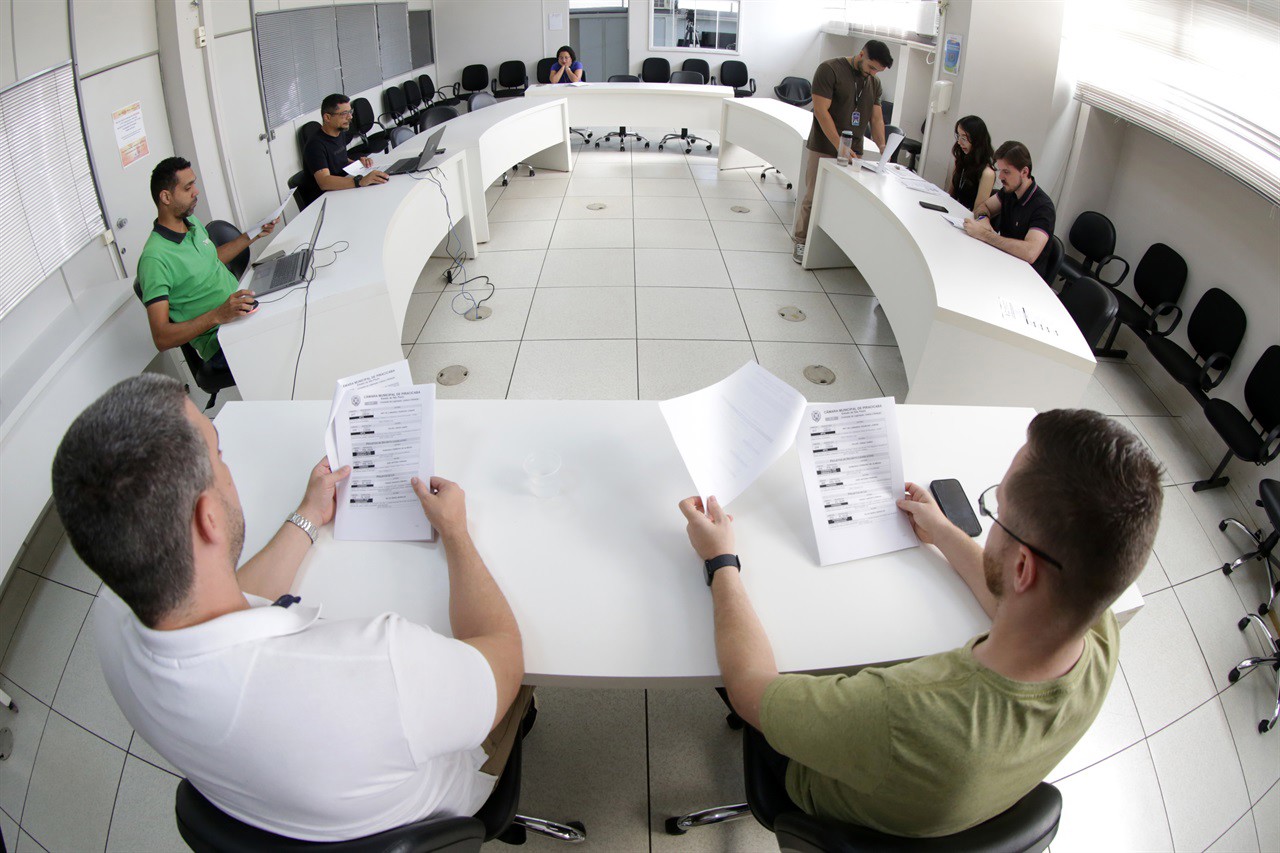 Projetos foram analisados em reunião da CLJR, nesta quinta-feira (22)