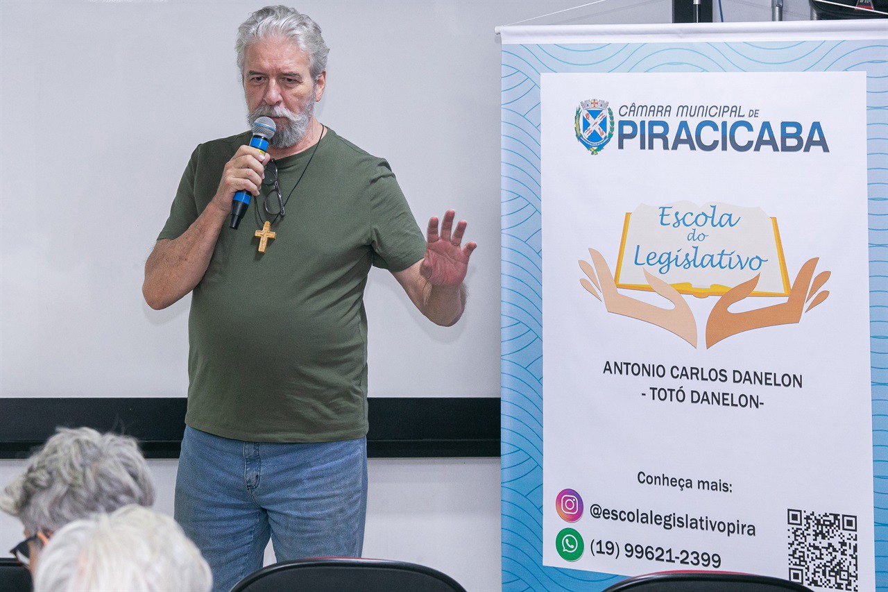 Arquiteto Luis Kehl falou sobre a forma de organização das favelas, a partir da necessidade de proximidade das pessoas por questões de sobrevivência