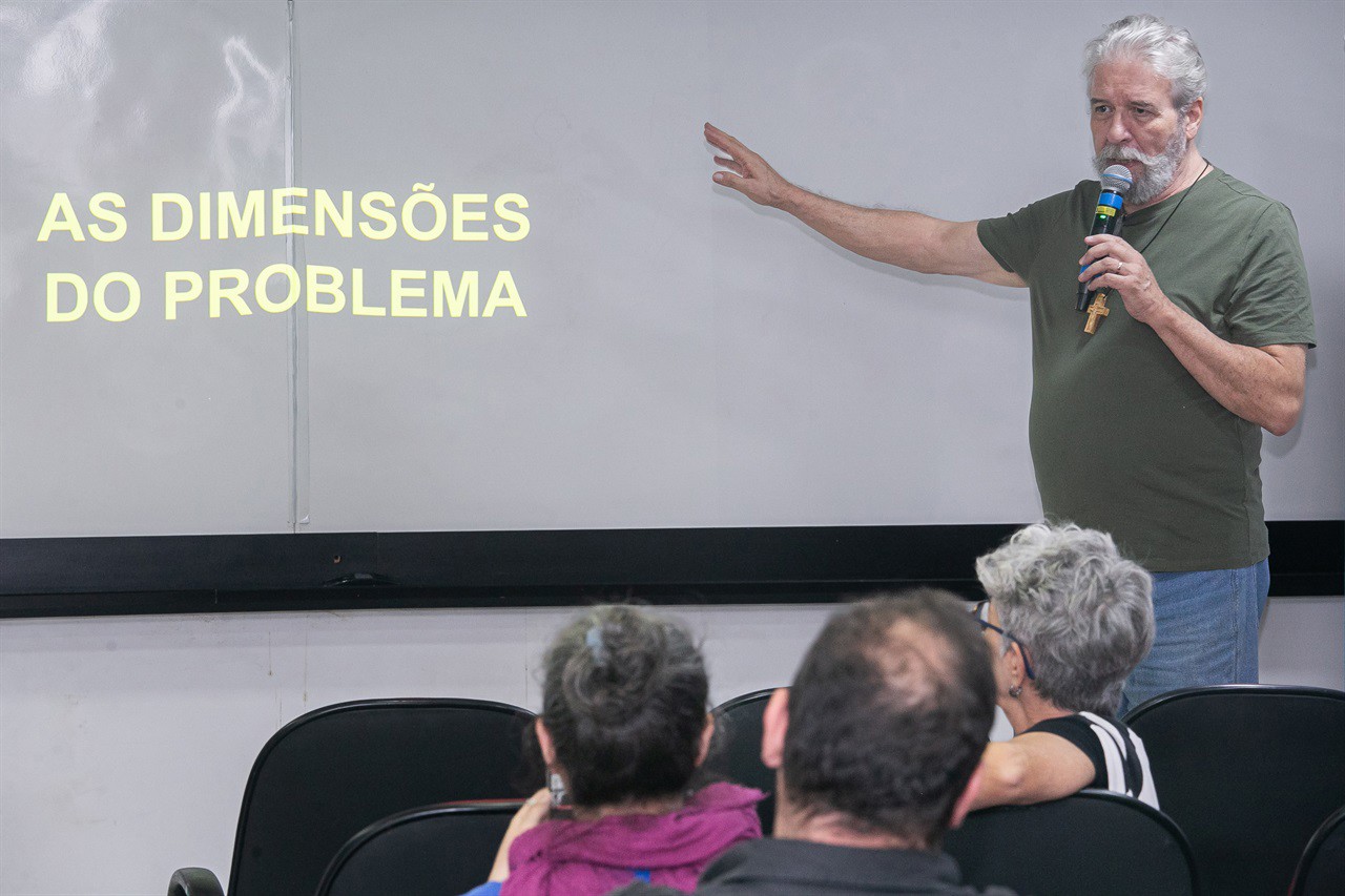 Arquiteto Luis Kehl falou sobre a forma de organização das favelas, a partir da necessidade de proximidade das pessoas por questões de sobrevivência