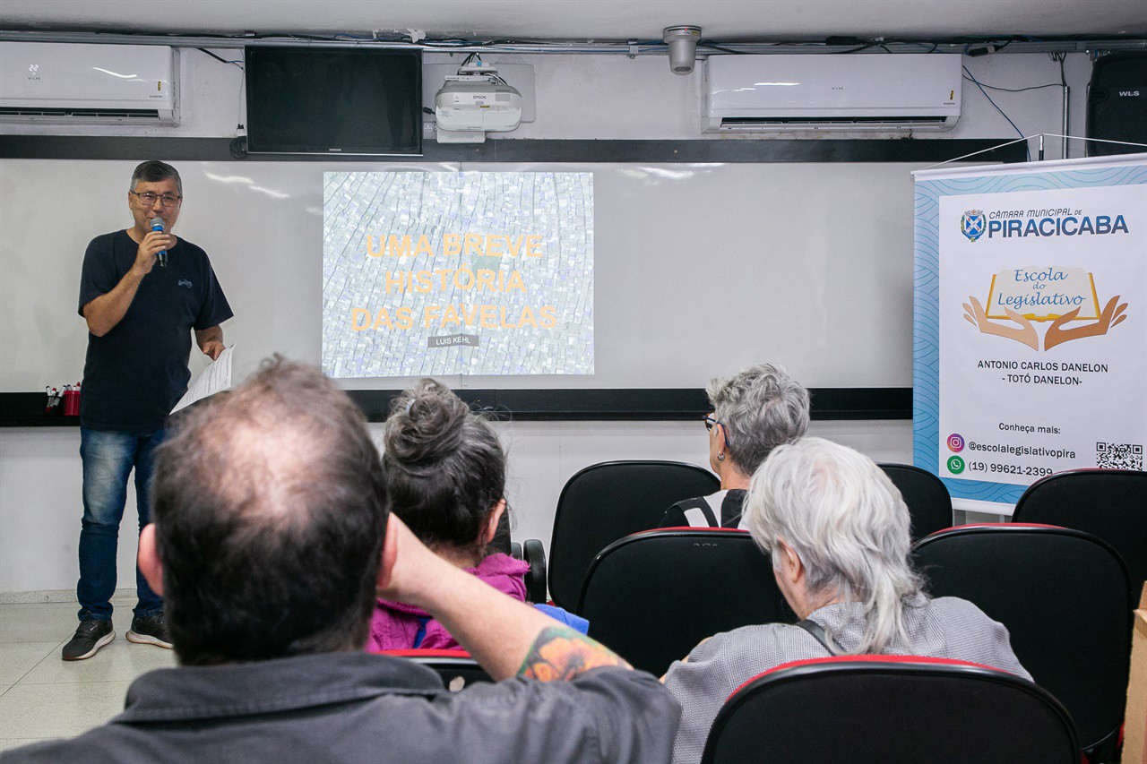 O diretor da Escola do Legislativo, vereador Pedro Kawai (PSDB), fez a abertura da atividade