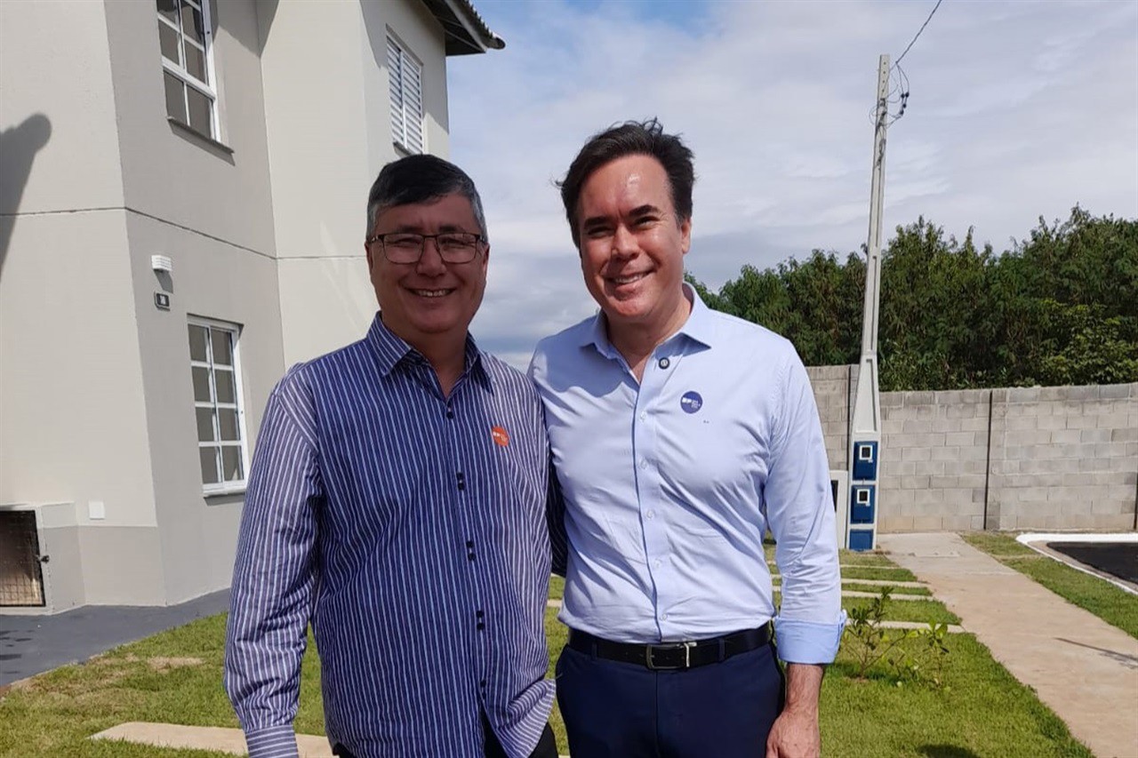 Vida Nova Suíça: vereador confere satisfação de moradores pela casa própria