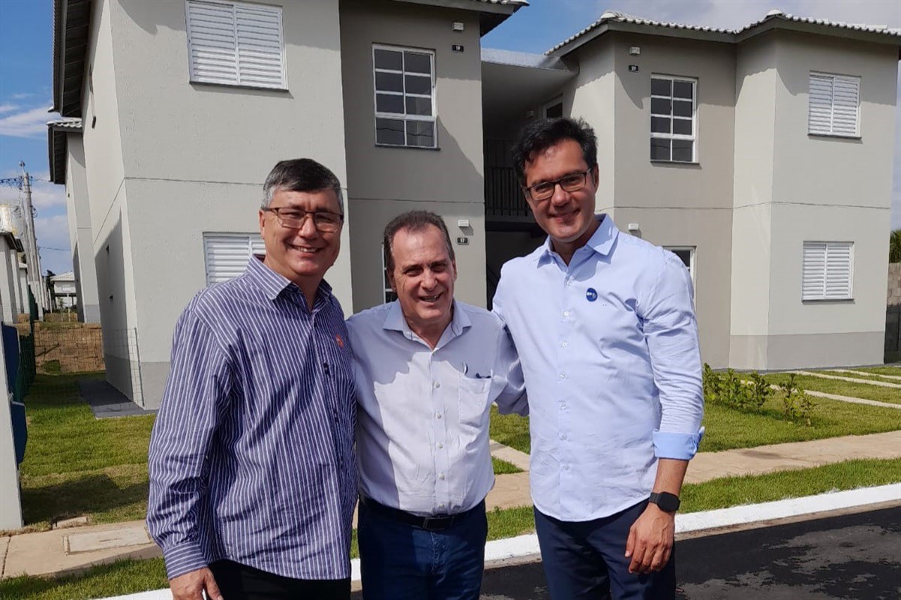 Vida Nova Suíça: vereador confere satisfação de moradores pela casa própria