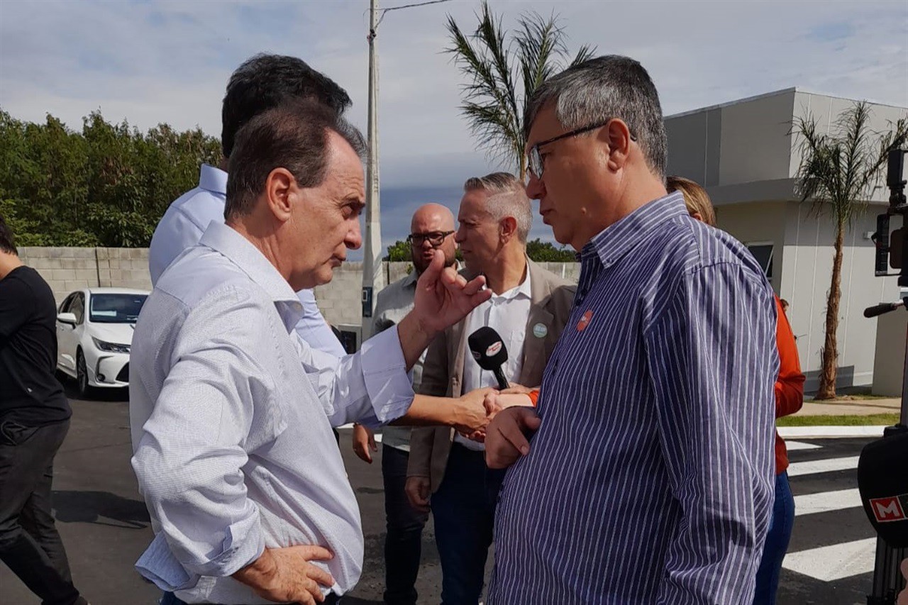 Vida Nova Suíça: vereador confere satisfação de moradores pela casa própria