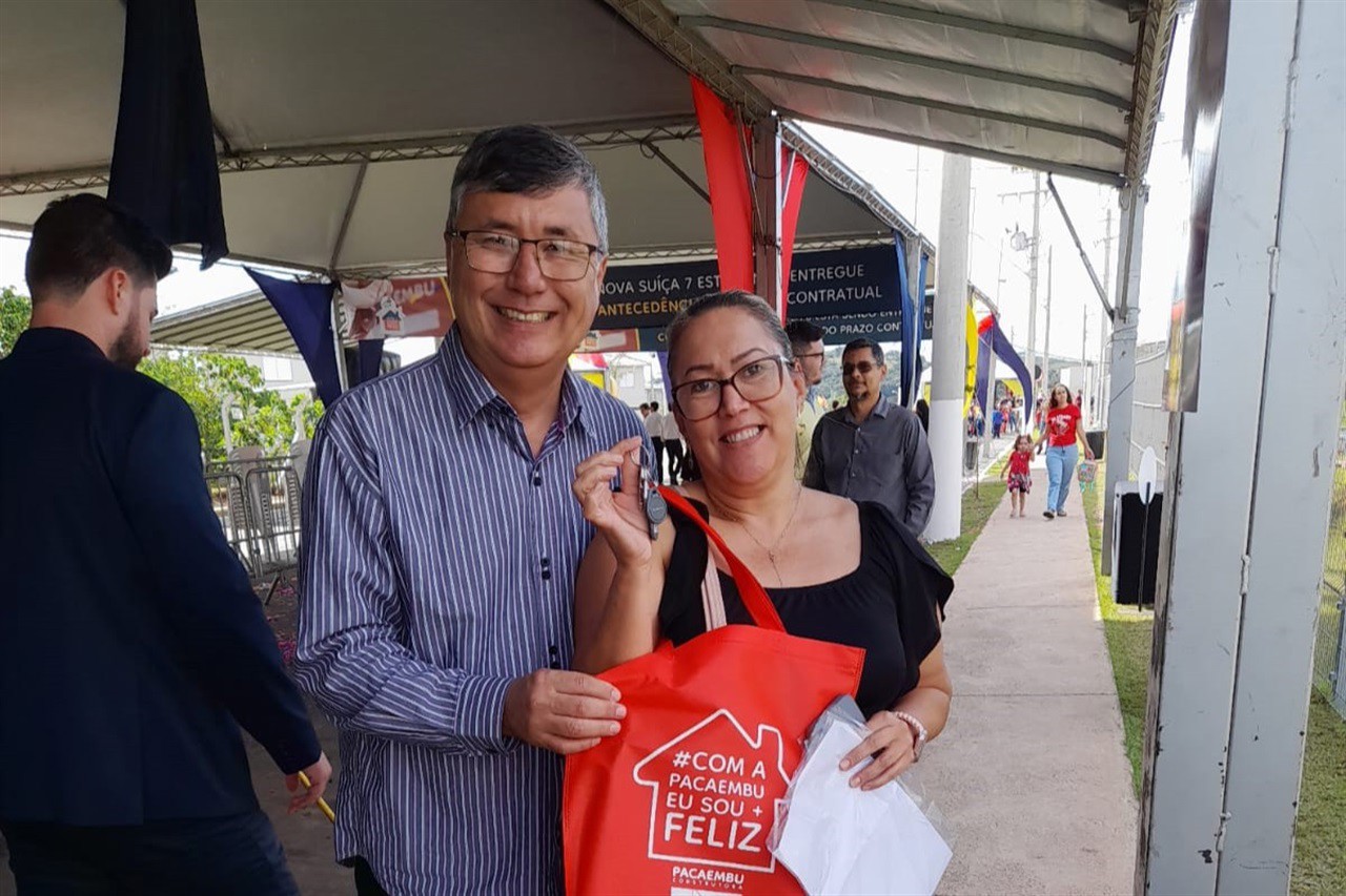 Vida Nova Suíça: vereador confere satisfação de moradores pela casa própria