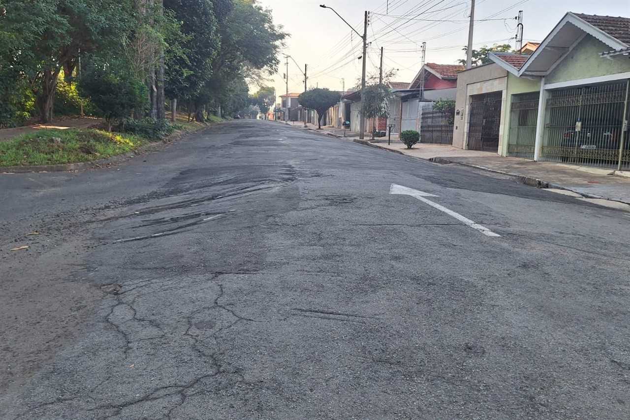 Vereador cobra melhorias viárias e infraestrutura na região da Vila Rezende