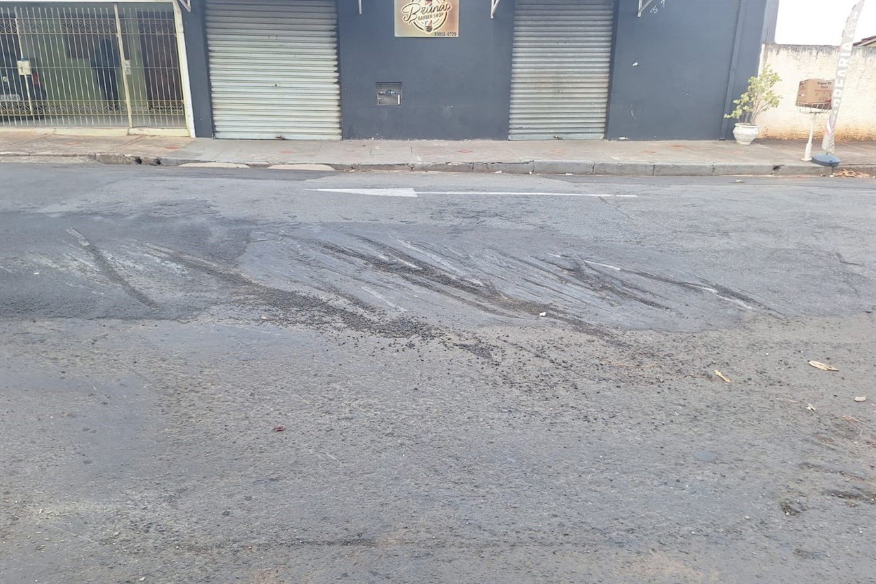 Vereador cobra melhorias viárias e infraestrutura na região da Vila Rezende