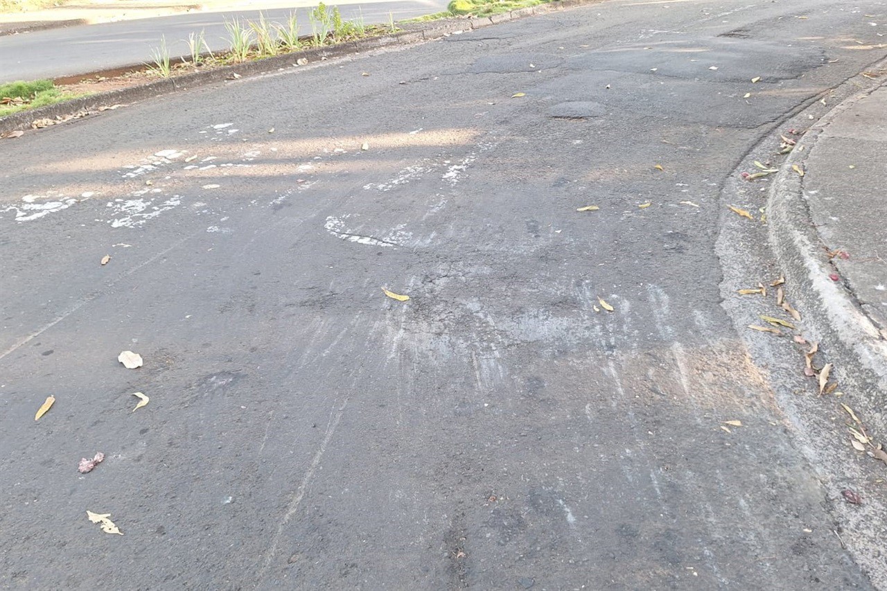 Vereador cobra melhorias viárias e infraestrutura na região da Vila Rezende