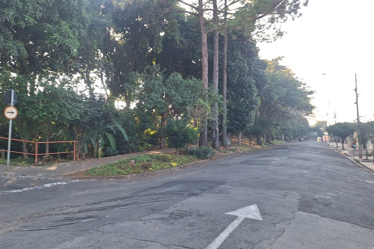 Vereador cobra melhorias viárias e infraestrutura na região da Vila Rezende