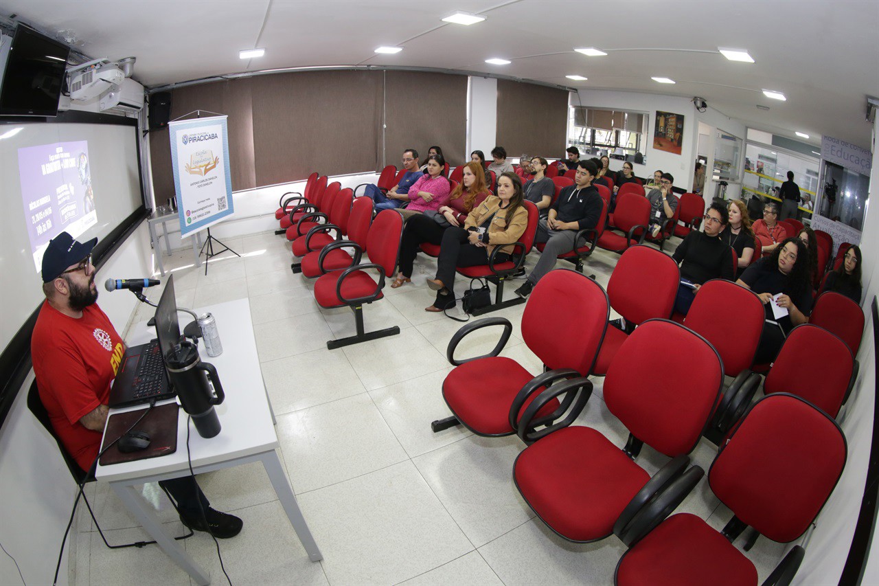 Palestra aconteceu na tarde desta quarta-feira (4), na Escola do Legislativo "Antonio Carlos Danelon - Totó Danelon"