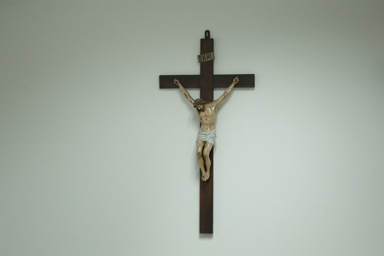 Foto do Cristo Crucificado que está no Plenário "Francisco Antonio Coelho"