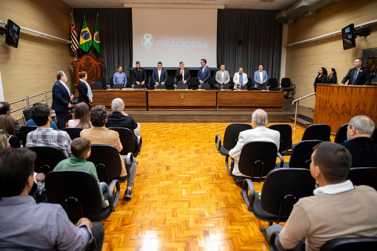Solene em homenagem aos profissionais da Comunicação e para entrega de Medalha de Mérito Legislativo ao radialista e ex-deputado, Roberto Morais