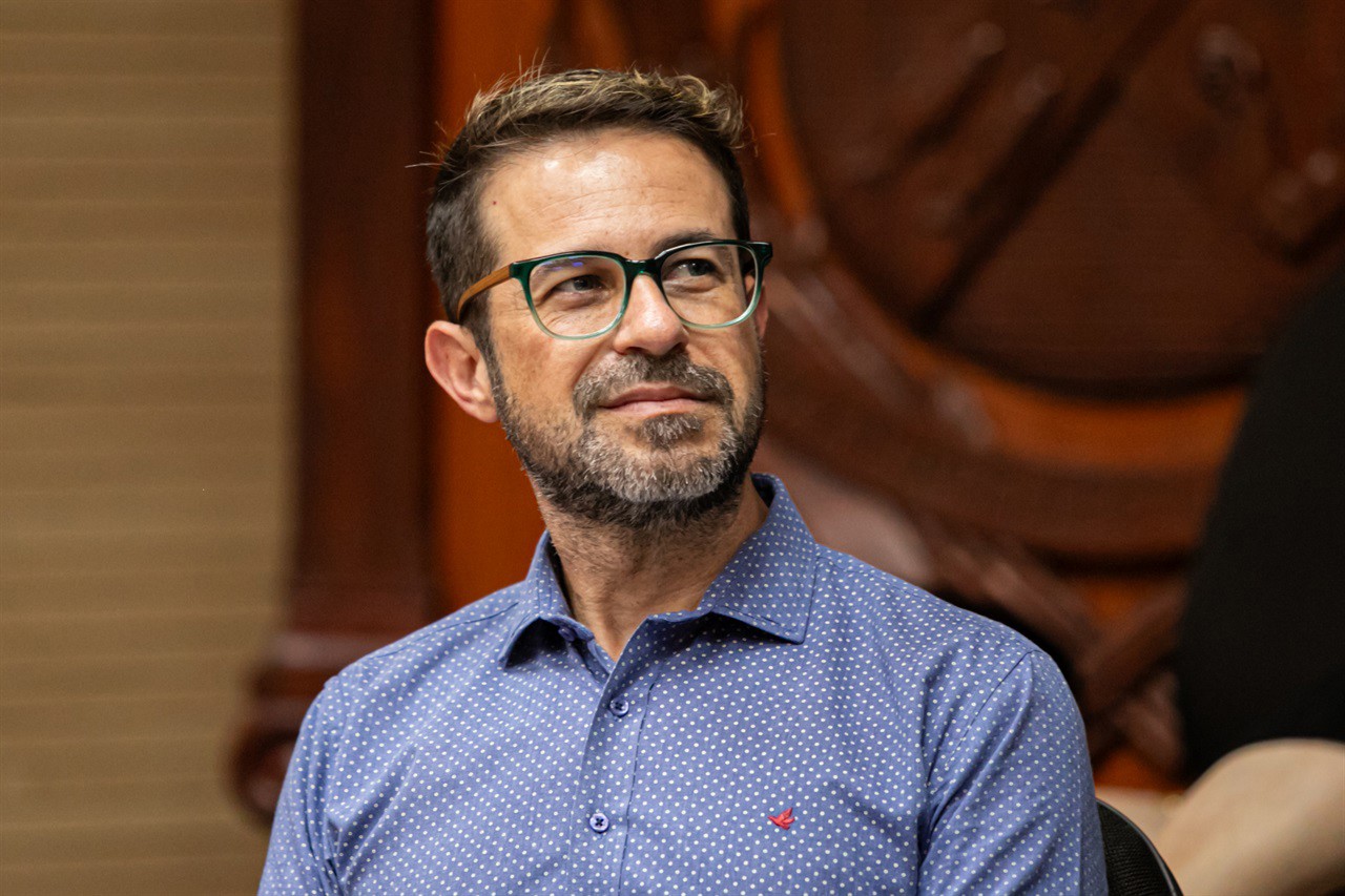 Solene em homenagem aos profissionais da Comunicação e para entrega de Medalha de Mérito Legislativo ao radialista e ex-deputado, Roberto Morais