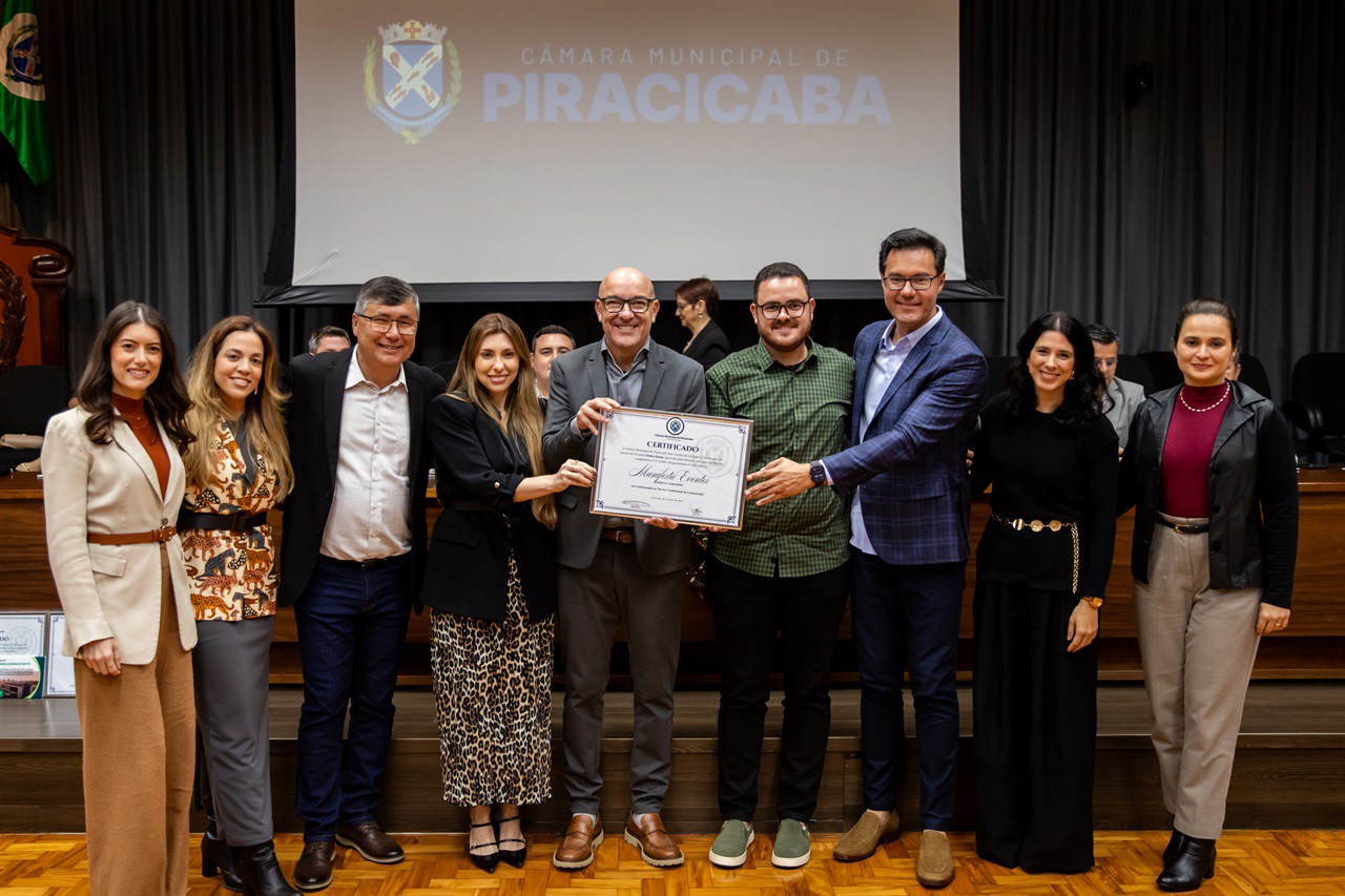 Solene em homenagem aos profissionais da Comunicação e para entrega de Medalha de Mérito Legislativo ao radialista e ex-deputado, Roberto Morais