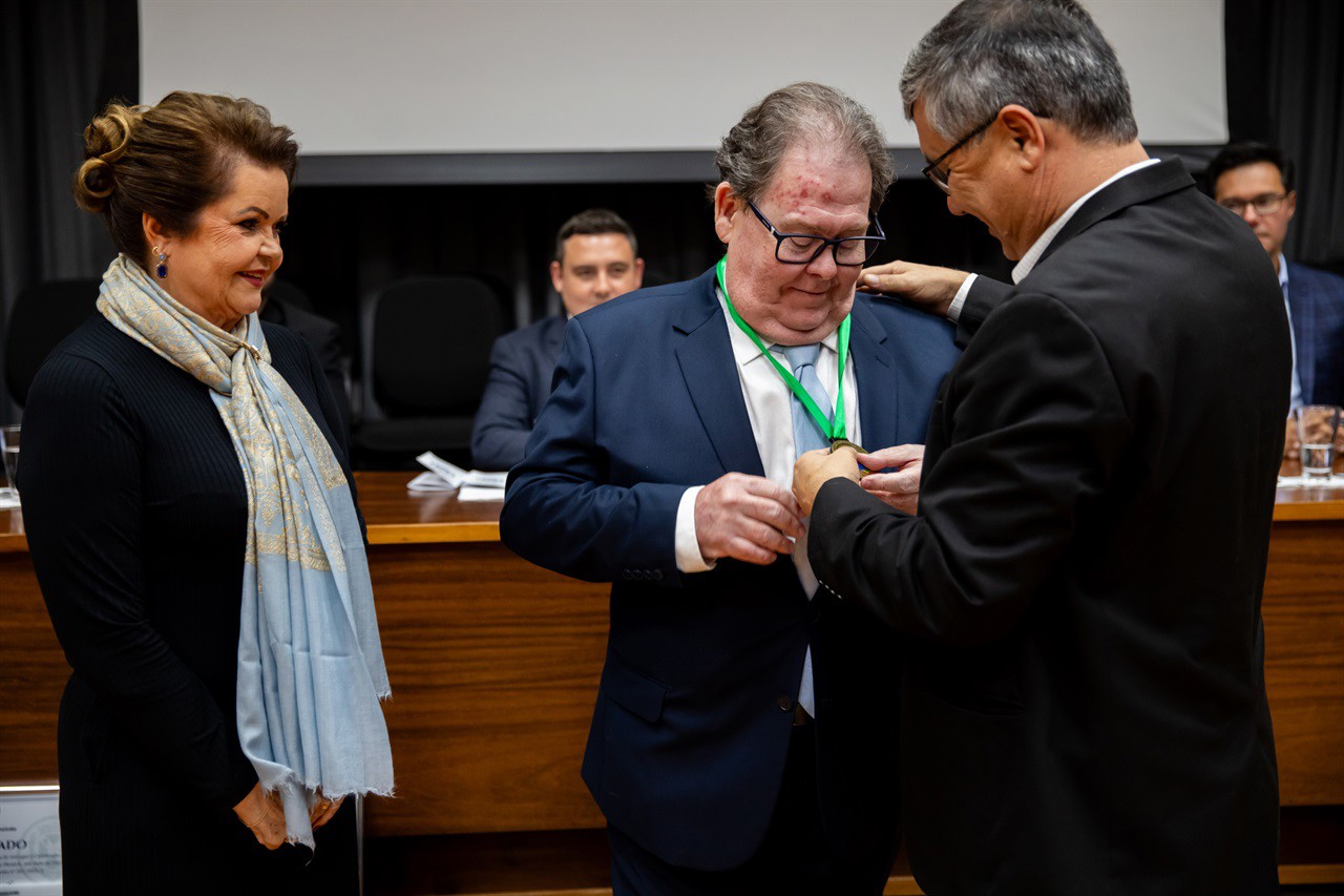 Solene em homenagem aos profissionais da Comunicação e para entrega de Medalha de Mérito Legislativo ao radialista e ex-deputado, Roberto Morais