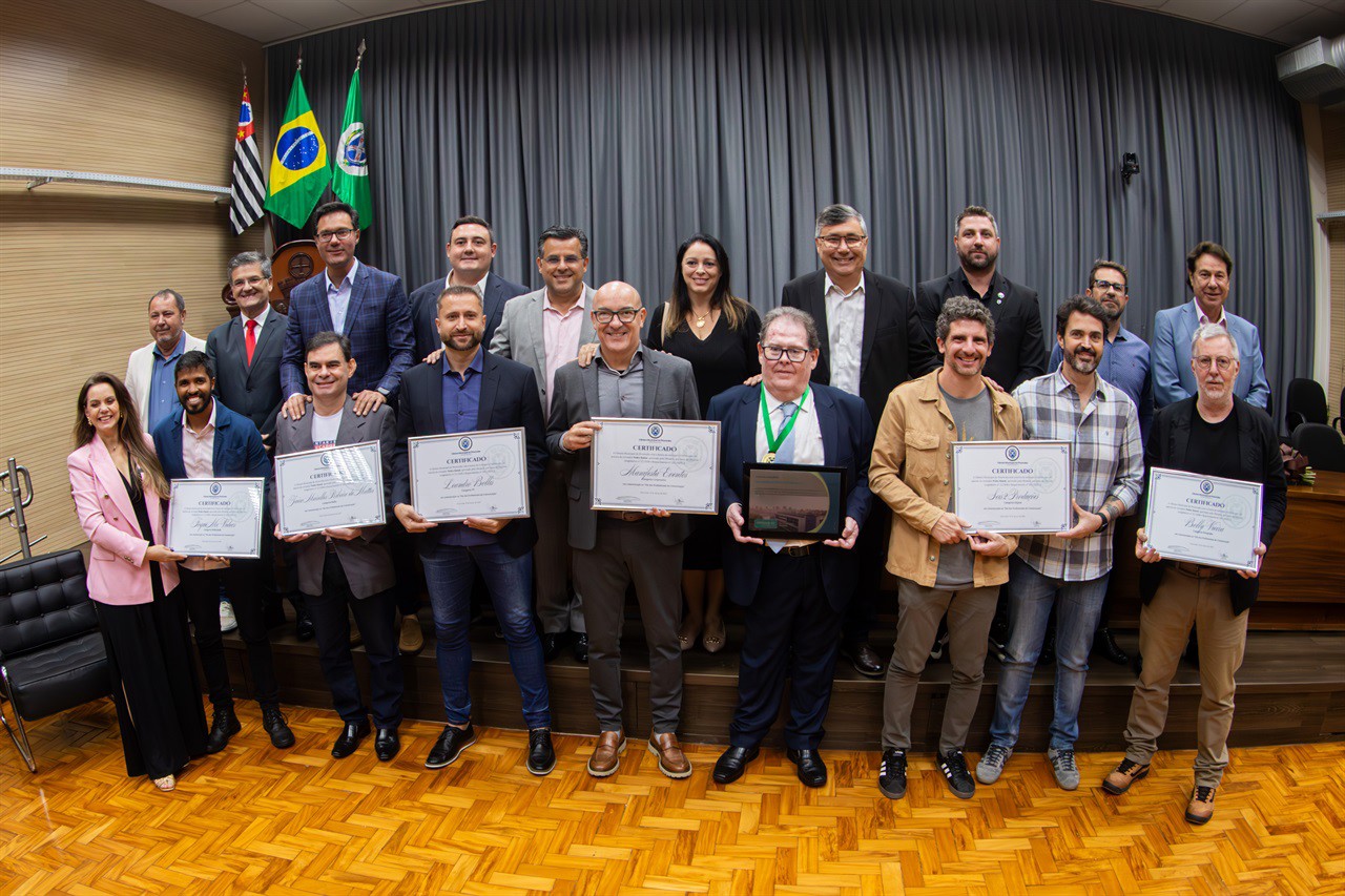 Solene em homenagem aos profissionais da Comunicação e para entrega de Medalha de Mérito Legislativo ao radialista e ex-deputado, Roberto Morais