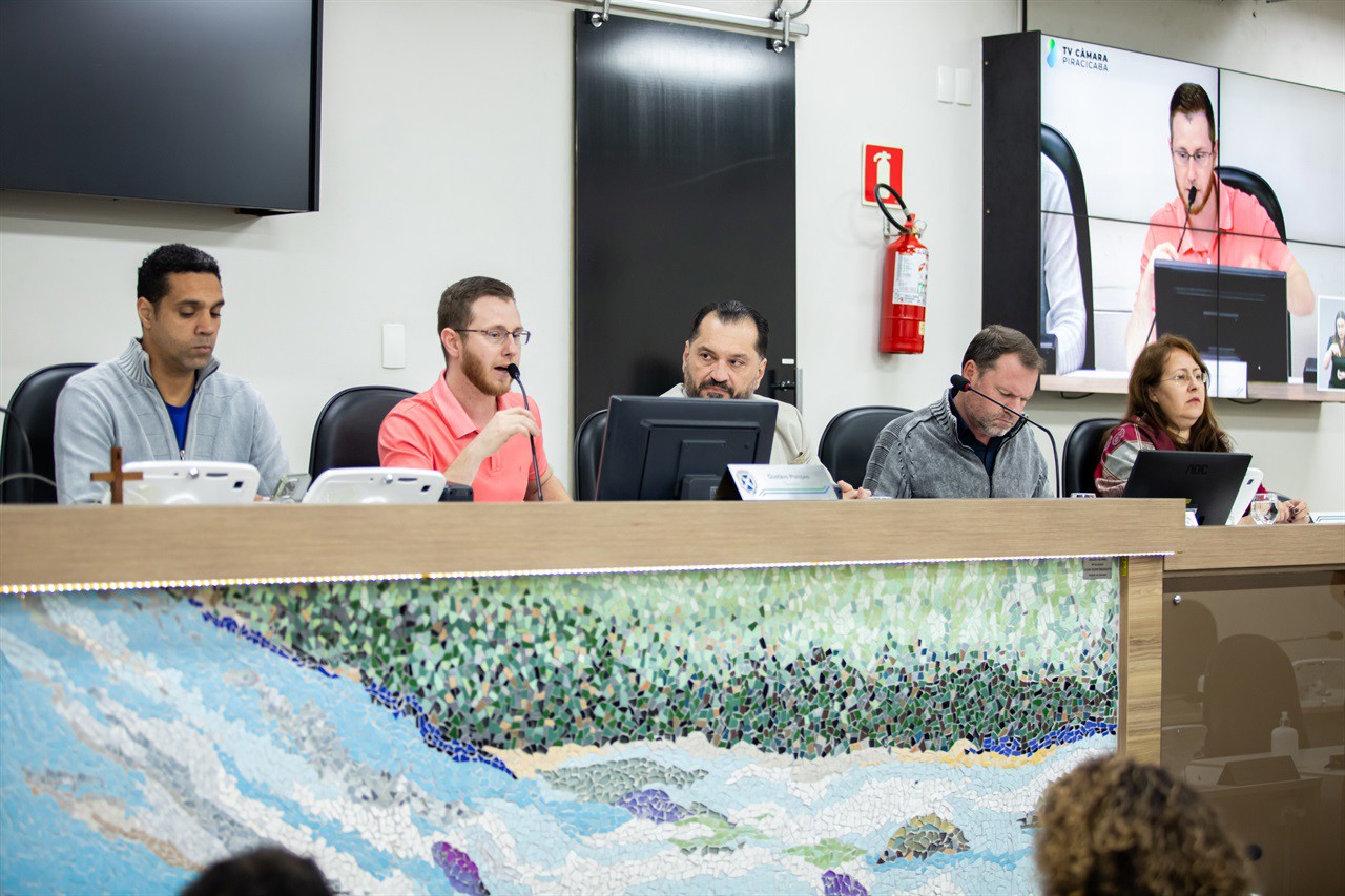 Audiência pública realizada na tarde desta terça (10), no Plenário "Francisco Antonio Coelho", foi solicitada e presidida pelo vereador Gustavo Pompeo