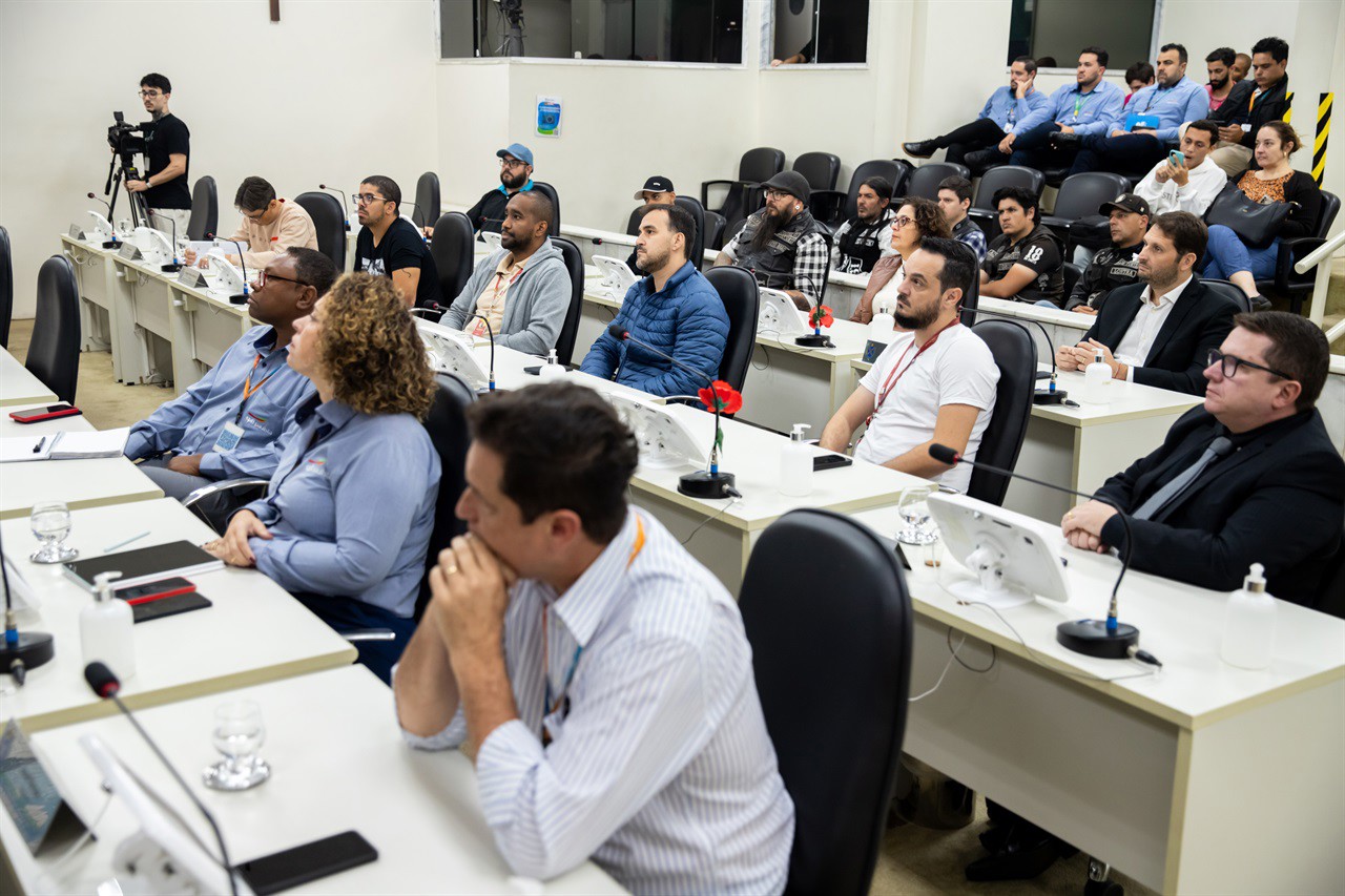 Audiência pública realizada na tarde desta terça (10), no Plenário "Francisco Antonio Coelho", foi solicitada e presidida pelo vereador Gustavo Pompeo
