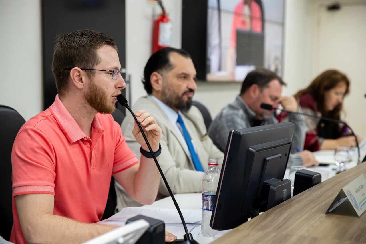 Participaram da audiência pública vereadores, representantes do Executivo, da CPFL e de empresas da área de telecomunicações