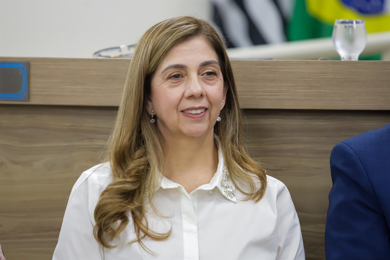 A diretora da Escola Honorato Faustino, a professora Adriana Cristina Peixe Frias