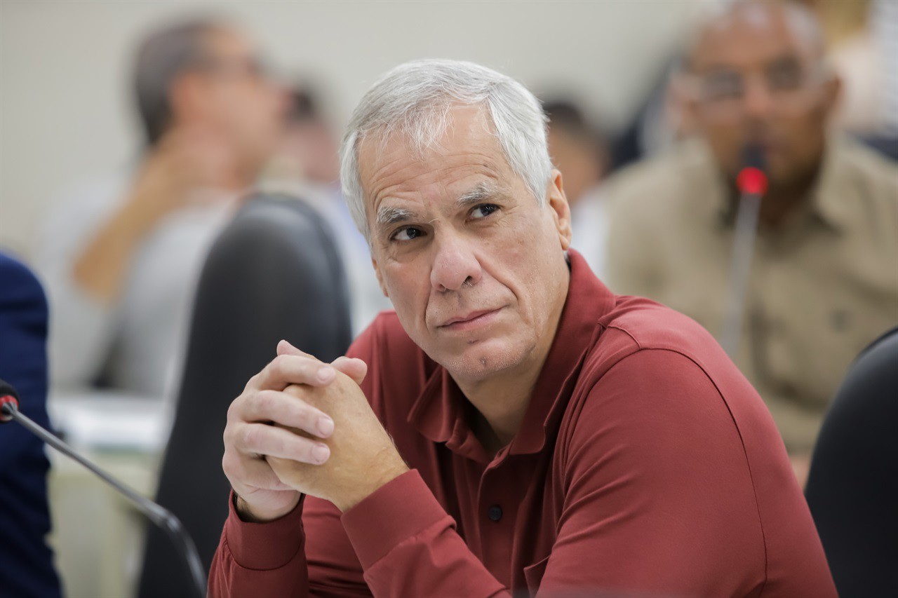 Vereador Marco Bicheiro pergunta sobre serviços previstos para a população de rua no inverno