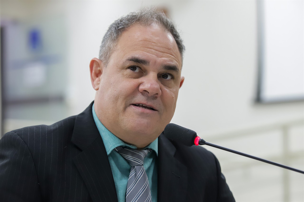 Vereador Joseff Borges (PP) detalha ações do Semae e responde questionamentos sobre abono-desempenho e anemia falciforme, durante a 35ª Reunião Ordinária da Câmara Municipal de Piracicaba.