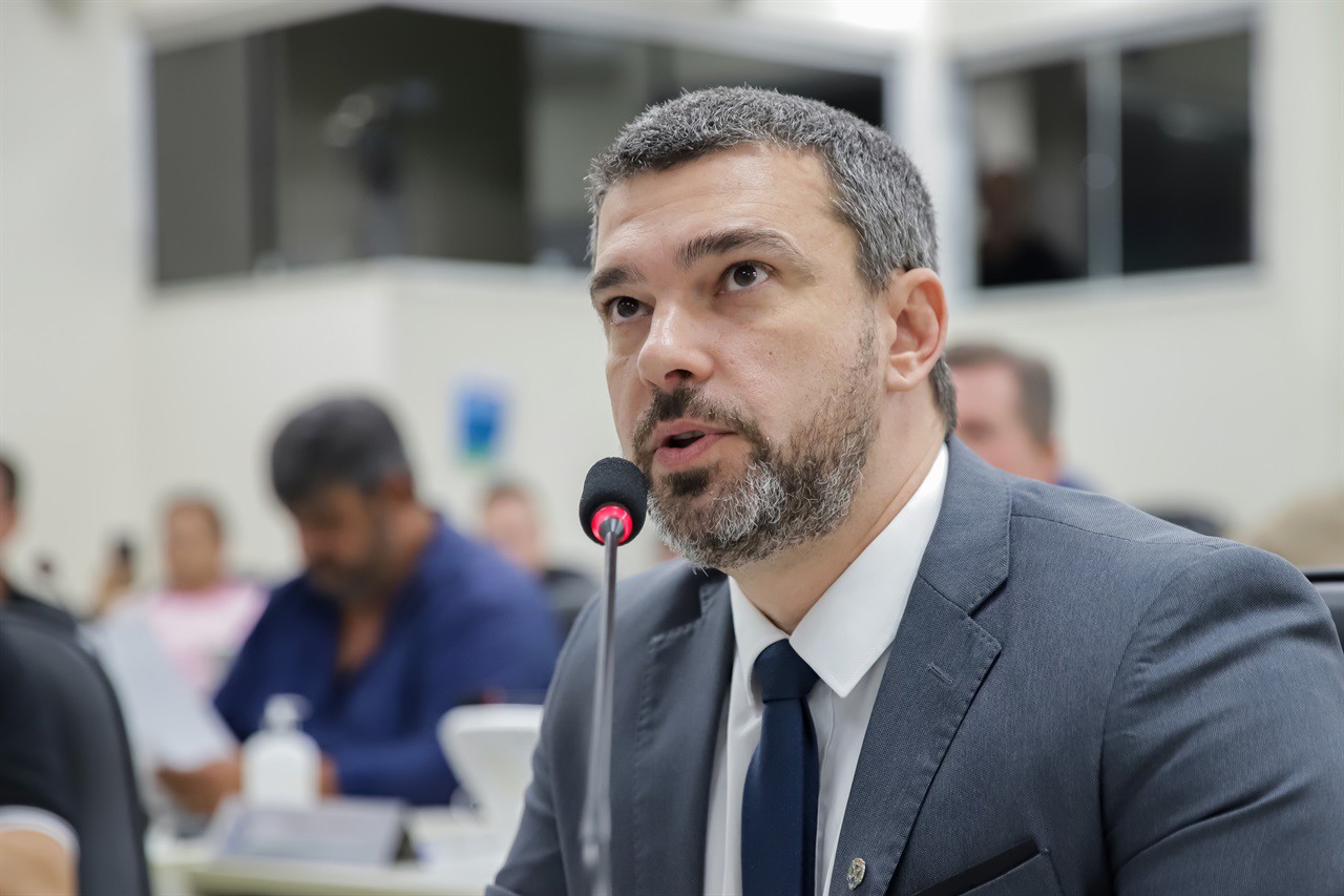 Renan Paes é autor do requerimento 595/2025, aprovado durante a 35ª Reunião Ordinária