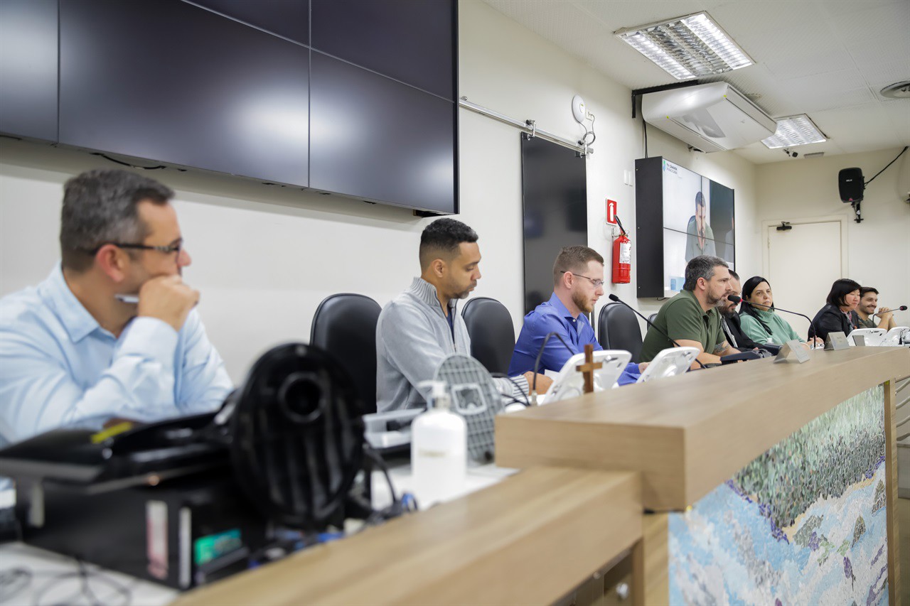 A audiência pública desta terça-feira (17) foi realizada no Plenário "Francisco Antonio Coelho"