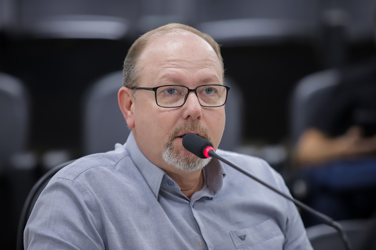 A audiência pública desta terça-feira (17) foi realizada no Plenário "Francisco Antonio Coelho"