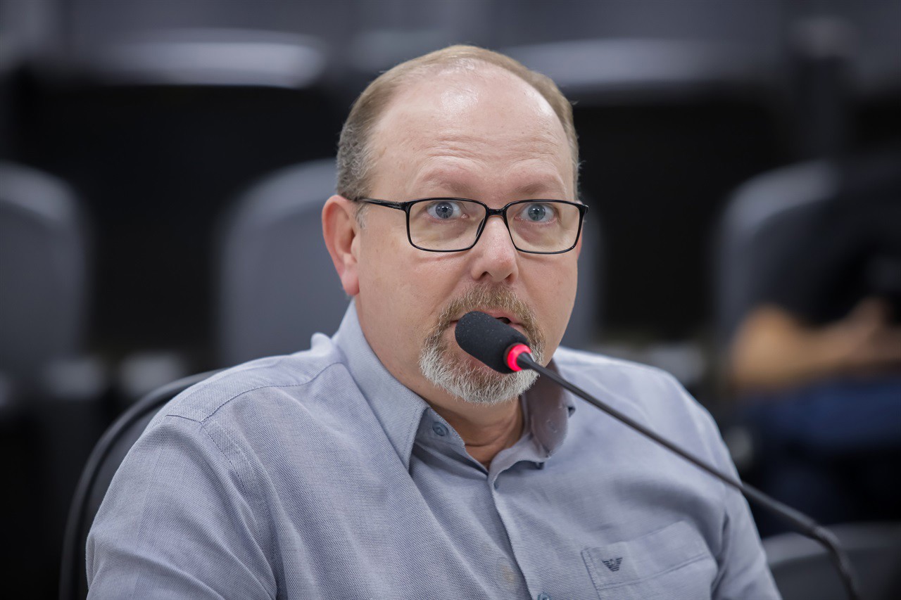 A audiência pública desta terça-feira (17) foi realizada no Plenário "Francisco Antonio Coelho"