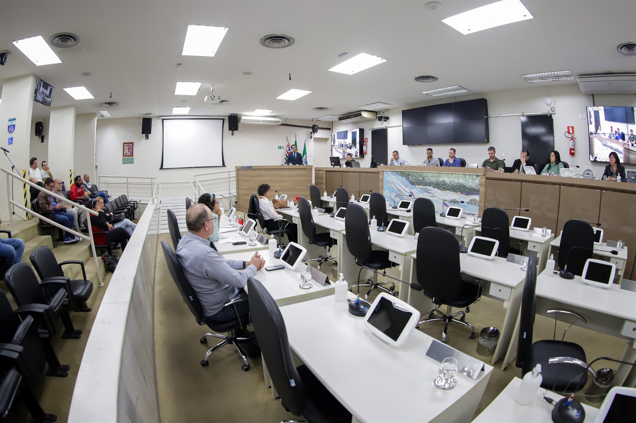 A audiência pública desta terça-feira (17) foi realizada no Plenário "Francisco Antonio Coelho"