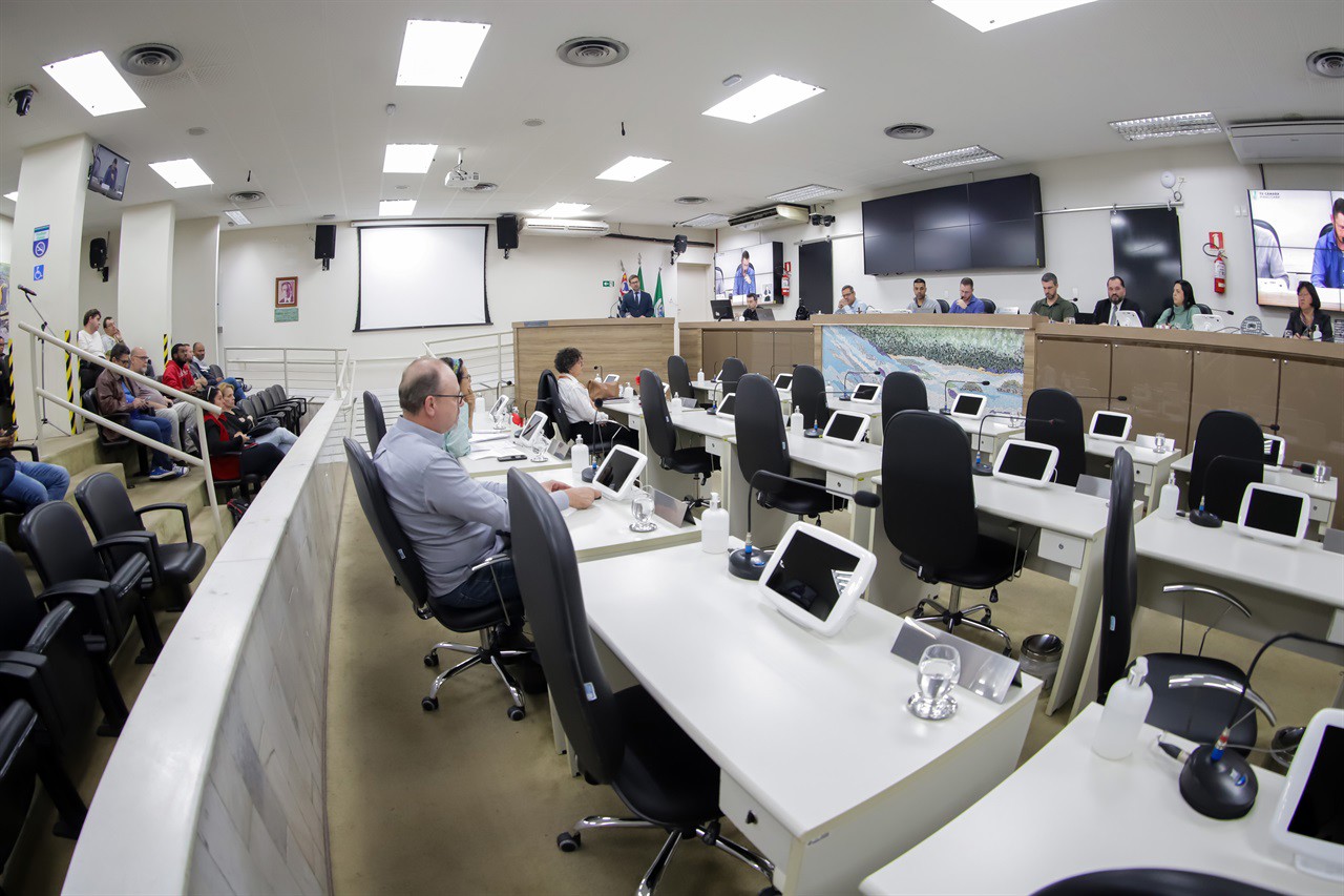 A audiência pública desta terça-feira (17) foi realizada no Plenário "Francisco Antonio Coelho"