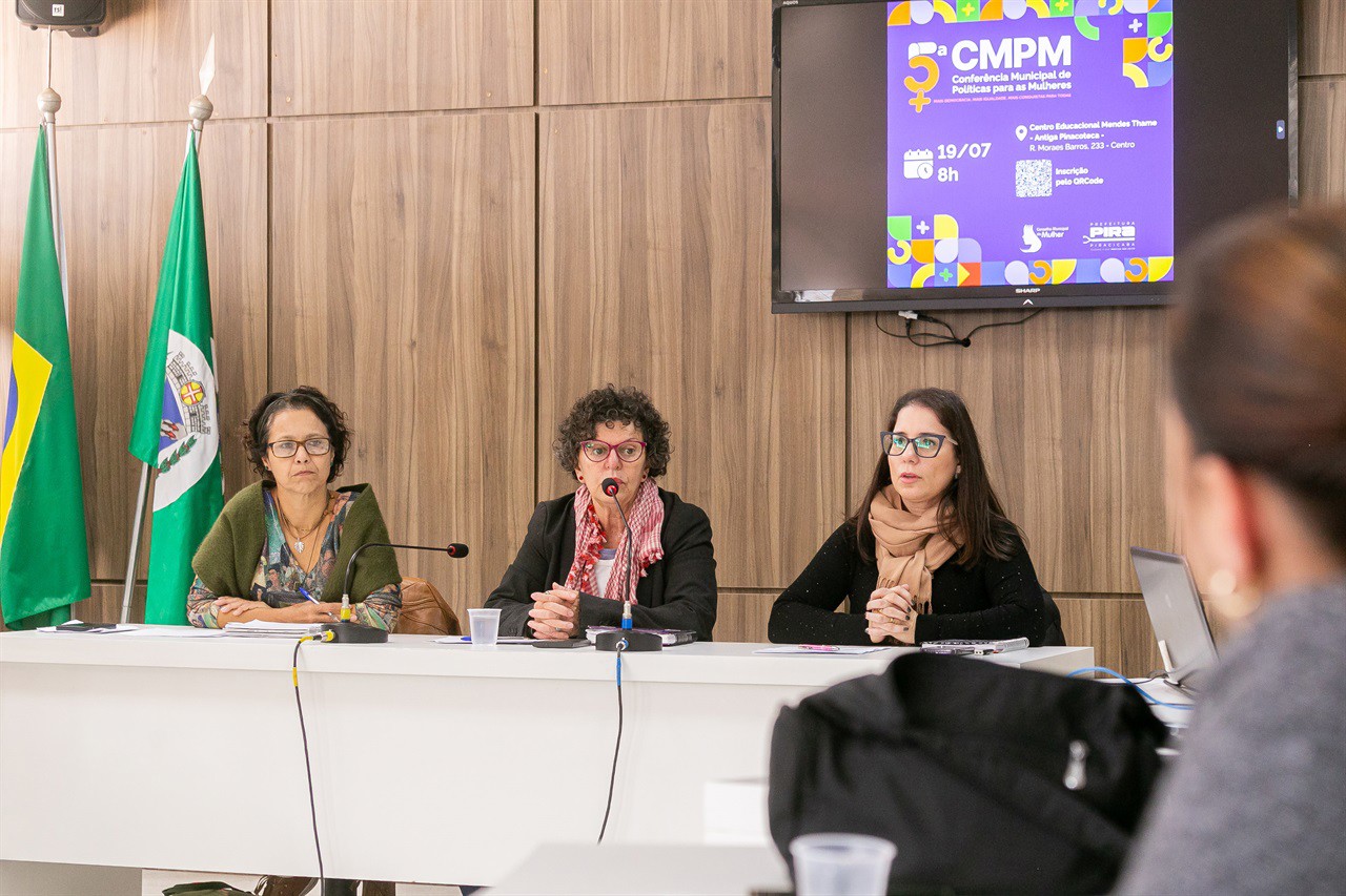 Encontro aconteceu na sala de reuniões do segundo andar do prédio anexo da Câmara