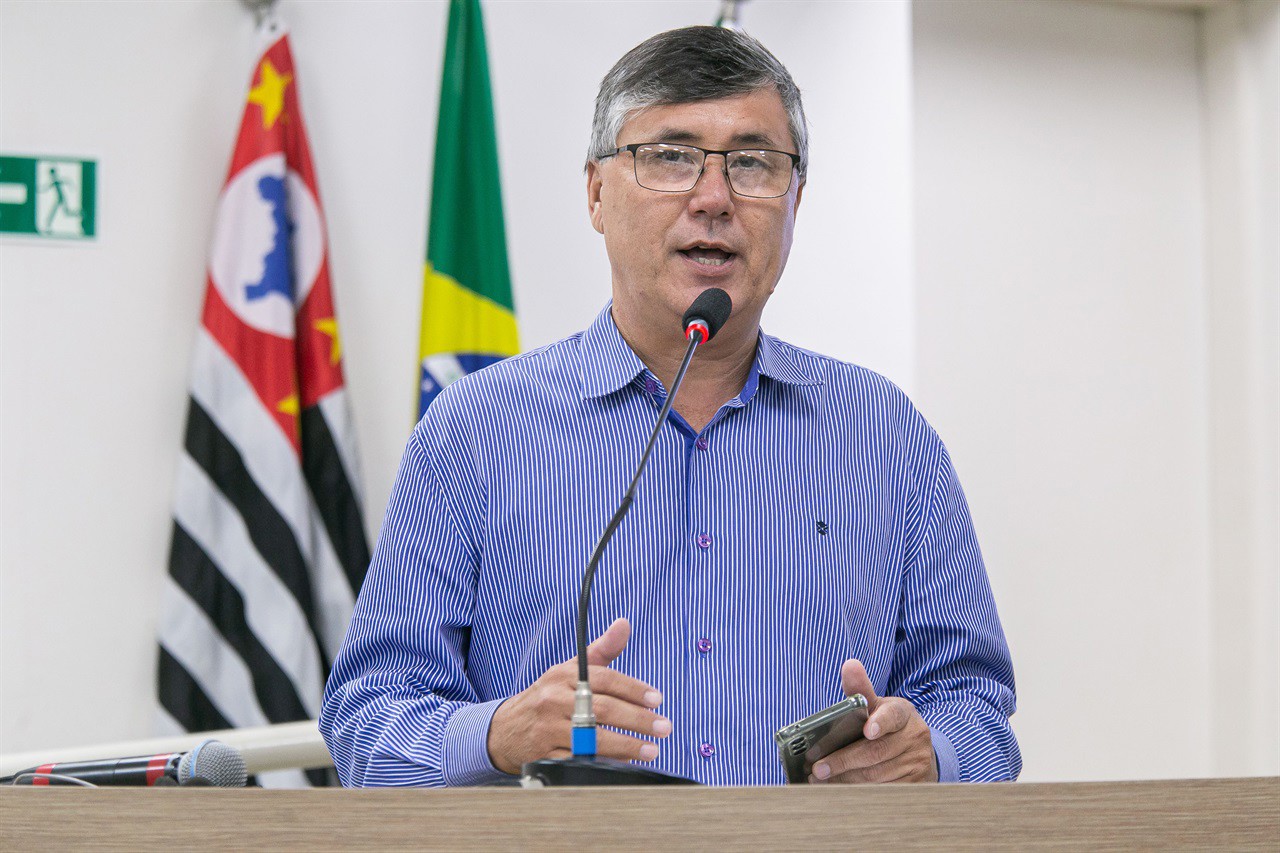 Vereador solicita limpeza do acostamento de estrada no bairro Pau D'Alinho