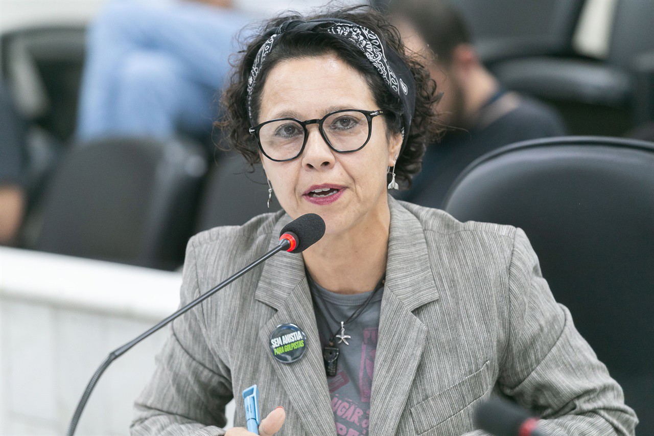 Silvia Morales é autora da moção 151/2025, aprovada na noite desta segunda-feira (30), na 38ª Reunião Ordinária
