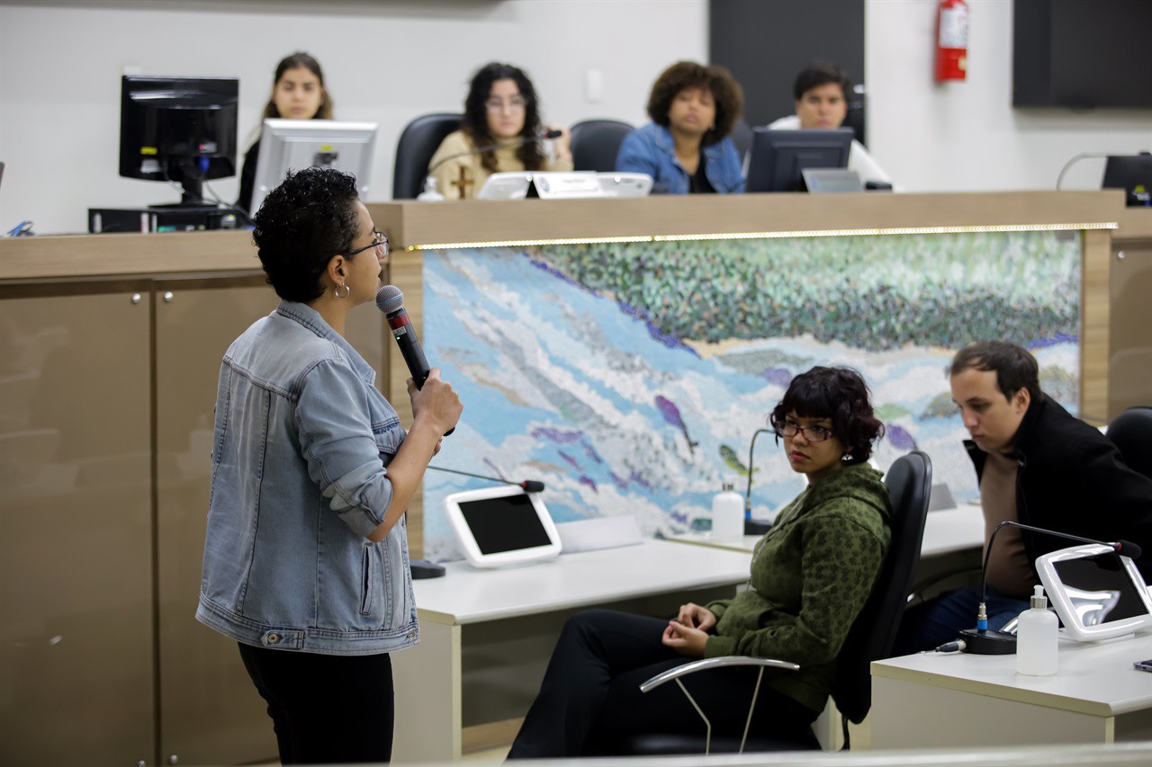 Alunos das turmas 165 e 171, que participaram do Conheça o Legislativo na manhã desta quarta-feira (2)