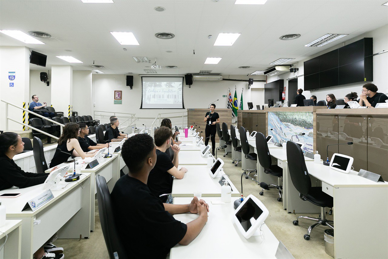 Alunos da turma 169 participaram do Conheça o Legislativo na tarde desta quarta-feira (2)