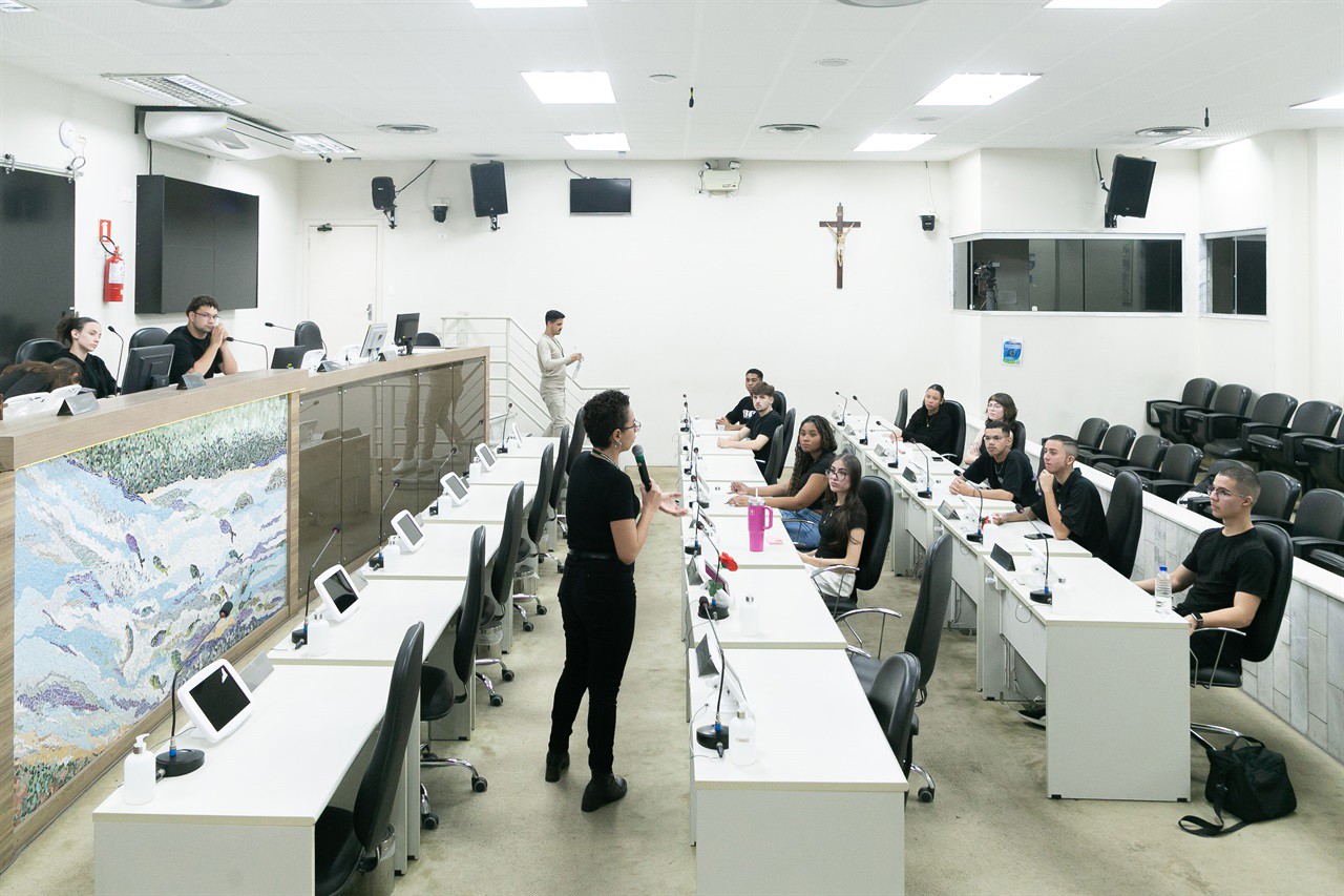 Alunos da turma 169 participaram do Conheça o Legislativo na tarde desta quarta-feira (2)