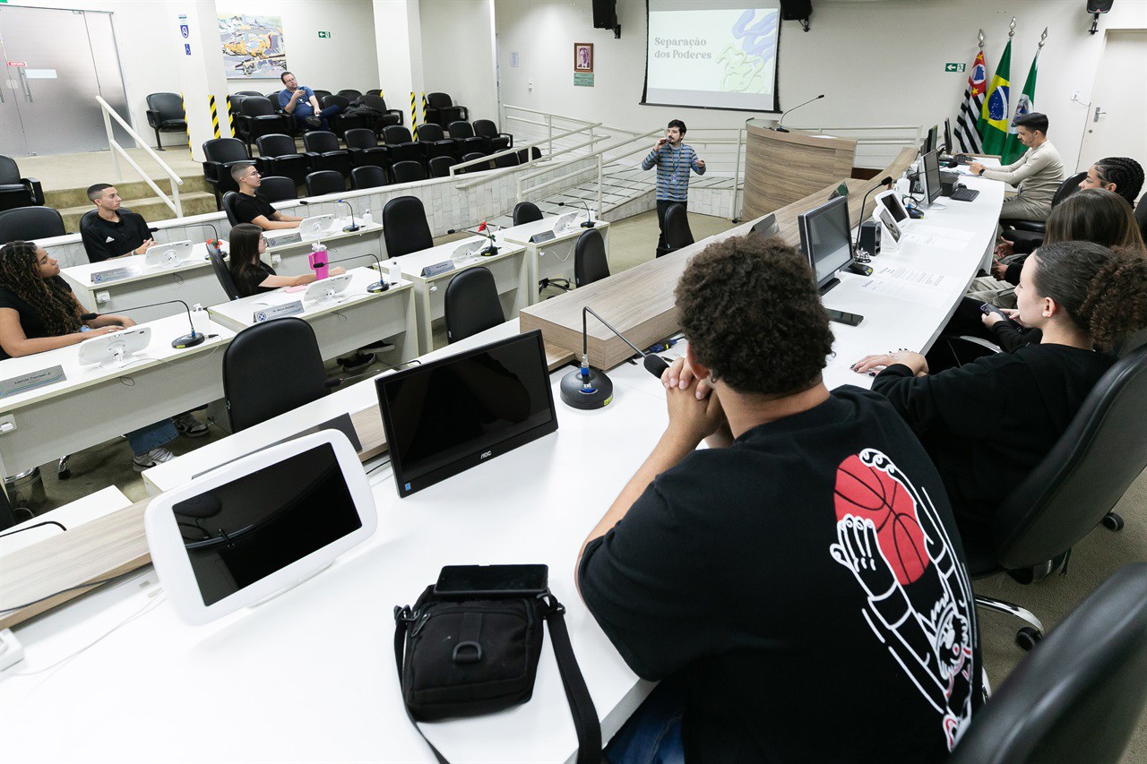 Alunos da turma 169 participaram do Conheça o Legislativo na tarde desta quarta-feira (2)