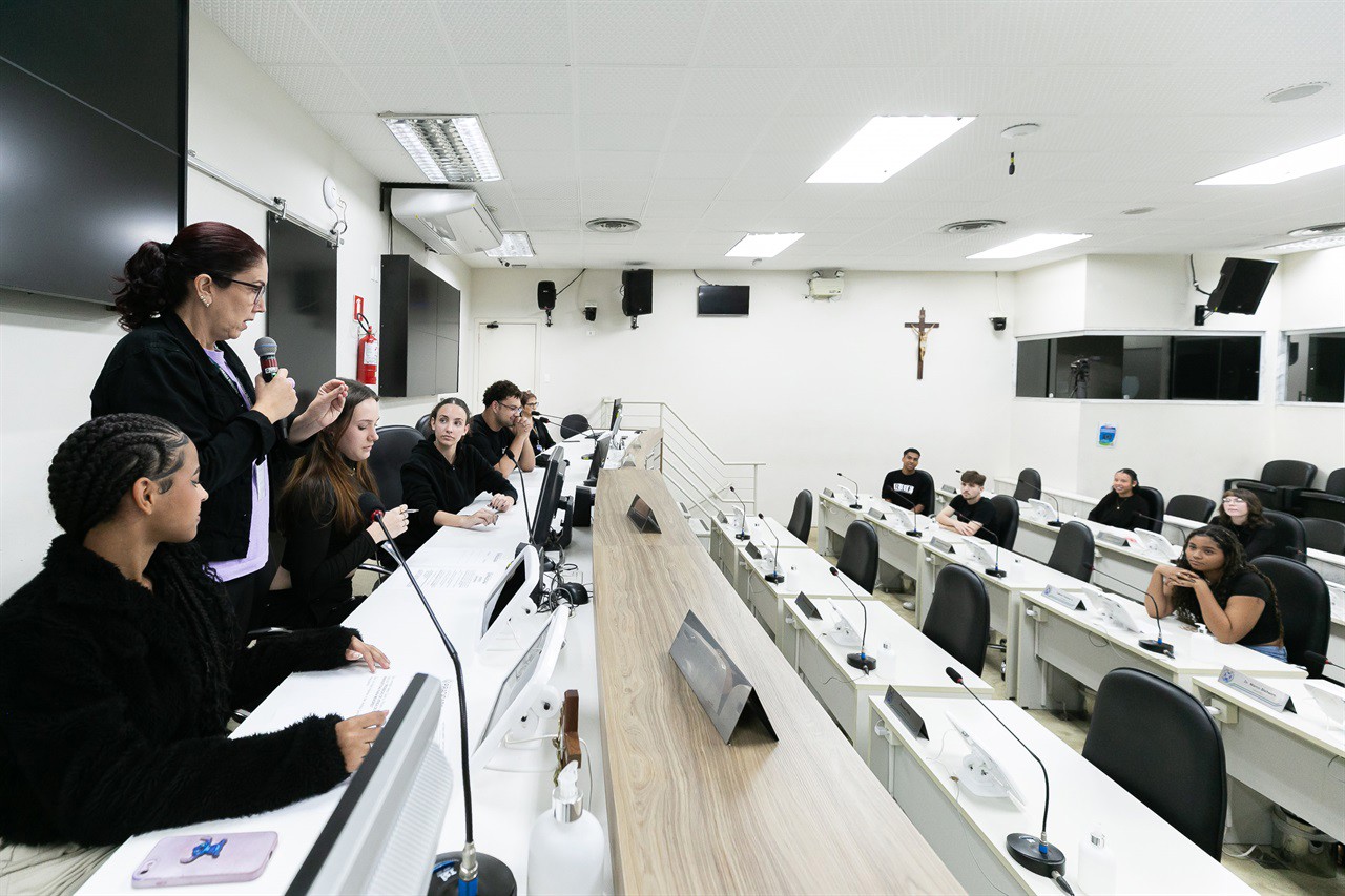 Alunos da turma 169 participaram do Conheça o Legislativo na tarde desta quarta-feira (2)
