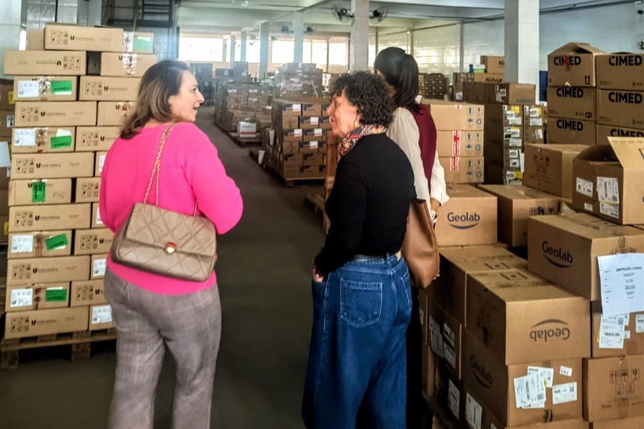 No momento da visita da vereadora o almoxarifado estava completo, estando também abastecido com os insumos necessários ao tratamento no setor odontológico da cidade