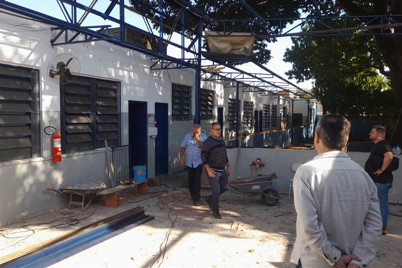 De acordo com o vereador Pedro Kawai (PSDB), a troca do telhado da escola era considerada uma necessidade urgente