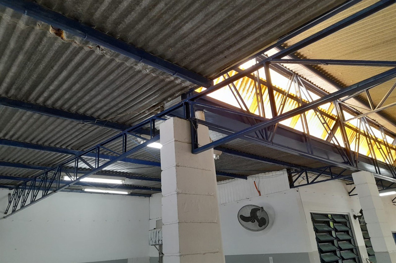 De acordo com o vereador Pedro Kawai (PSDB), a troca do telhado da escola era considerada uma necessidade urgente